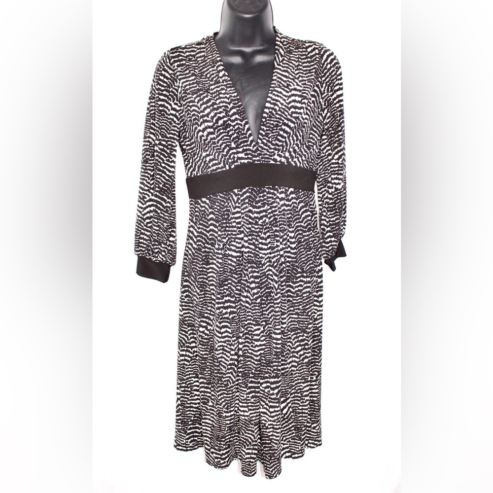 Maggy London British Designer Black & White Animal Print V Neck Dress Size 4